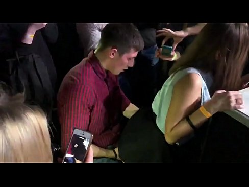 ❤️ Echter Sex in einem russischen Nachtclub. 18-jährige russische Mädchen in den Anus und Vagina gefickt in einem Nachtclub Porno bei de.porngameshub.ru ☑