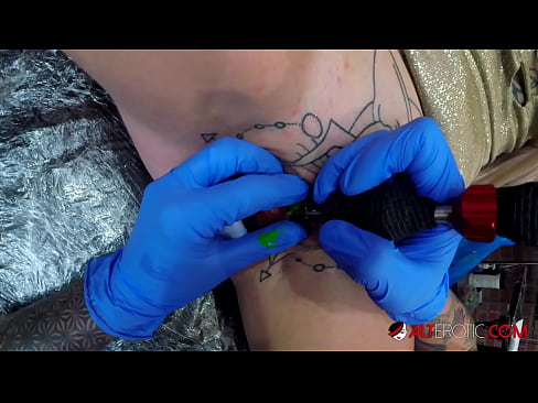 ❤️ Extrem tätowierte Hottie Sully Savage hat ein Tattoo auf ihrer Klitoris Porno bei de.porngameshub.ru ☑